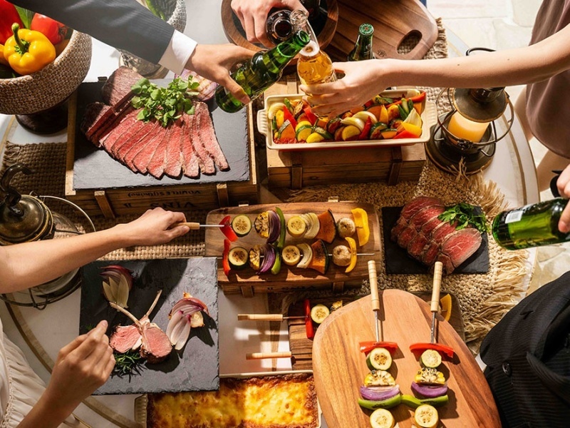 贅沢にアウトドアを楽しむ新しいスタイルで最高のパーティ体験を。