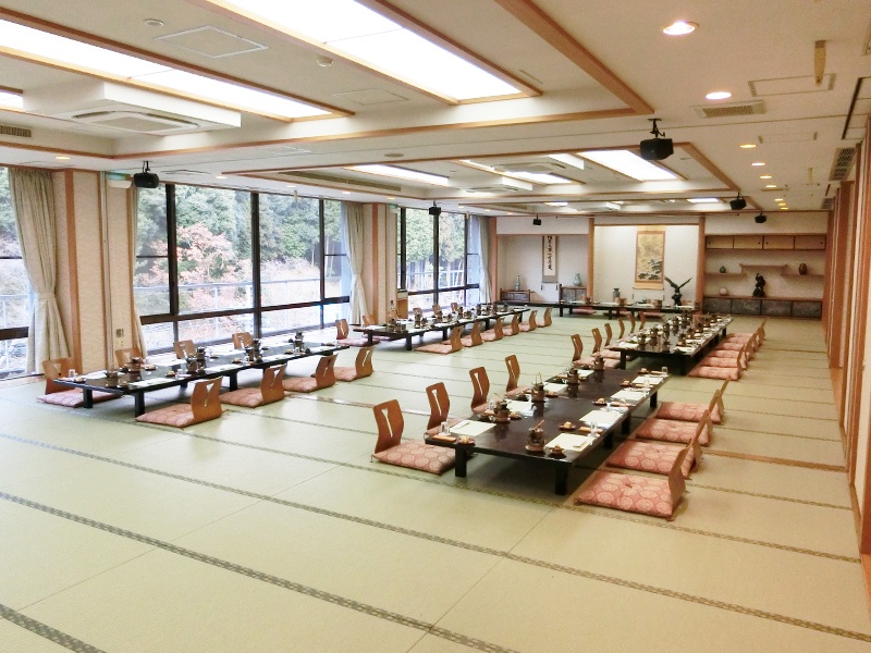 【万葉の間】和式・会席・向かい合わせ・上座ありのイメージ一例