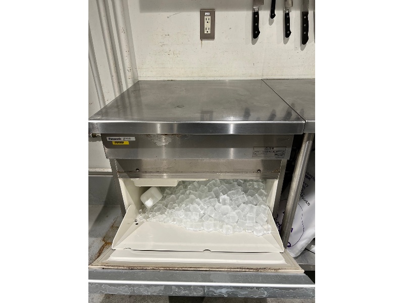 会場内_キッチン_製氷機
