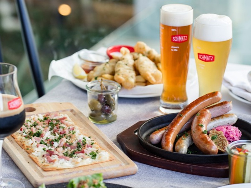 【結婚式二次会におすすめ♪２H飲み放題】マイスター自慢の”ドイツソーセージ”やフラムクーヘンを堪能できる定番の7皿9品シュマッツコース