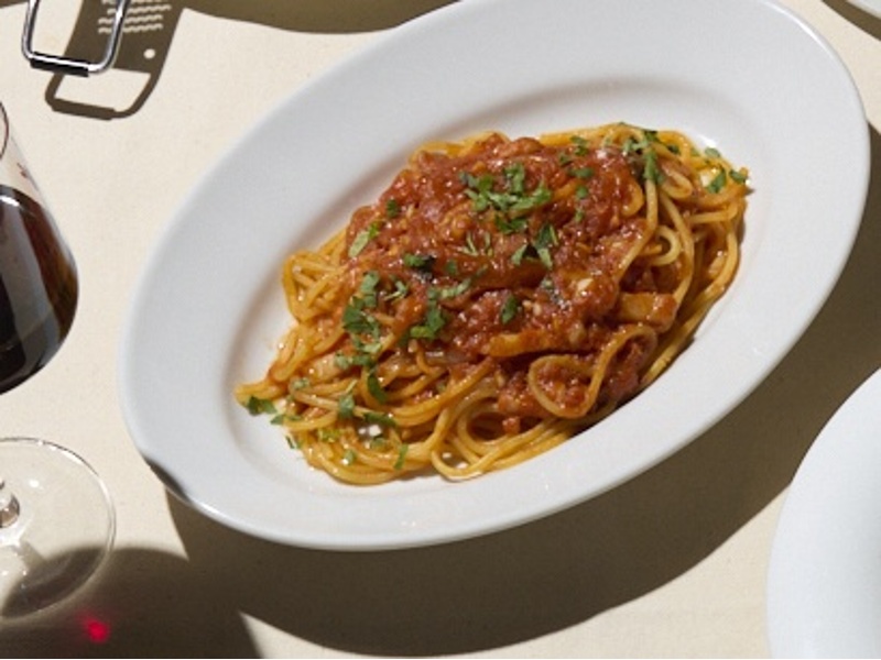 ベーコンと玉ねぎのトマトパスタ