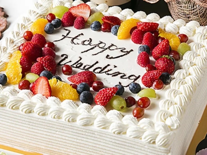 特別なお祝いに！バースデーケーキや花束の手配など出来る限りのお手伝いをさせていただきます！液晶や音響を使ってのサプライズの演出など、お気軽にご相談ください！