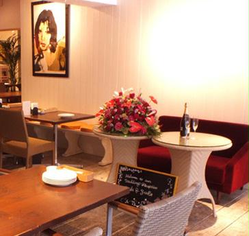 パーティ当日は、本格イタリアンをビュッフェスタイルにてご提供。人気の窯焼きピッツァが付いたプランなど、ご予算に応じてご提案いたします。