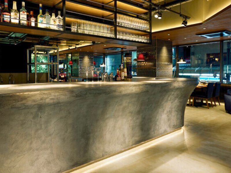 カウンターはスタンディングでもハイチェアでも利用可能です。