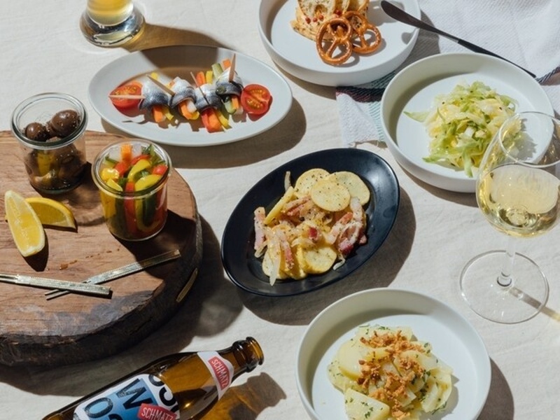 豪快でありながら繊細な味わいのドイツ肉料理。シュマッツ自慢のシュニッツェルやロースト料理は、素材の旨みを余すことなく堪能できる一品です。