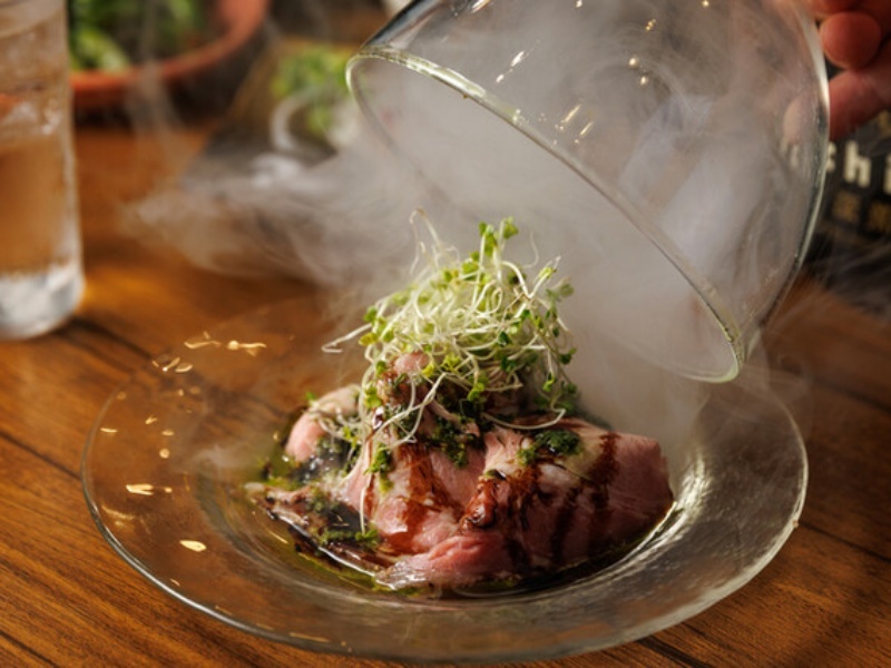 バルスタイルの料理が充実!