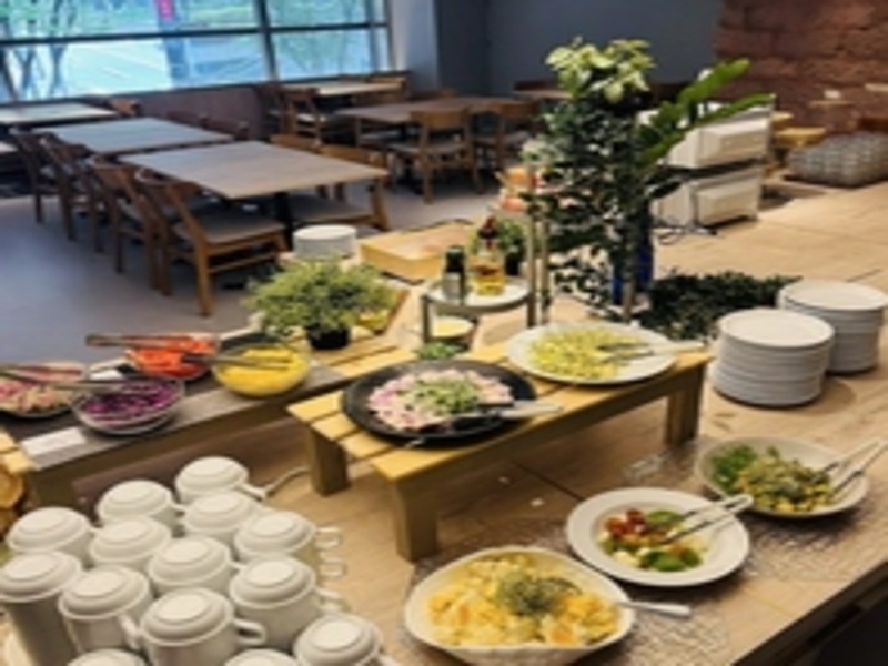 夜の交流会でも!※要予約
宴会や懇親会で、コース料理の対応や大皿シェアの宴会、ブッフェで交流しながらのパーティースタイルも