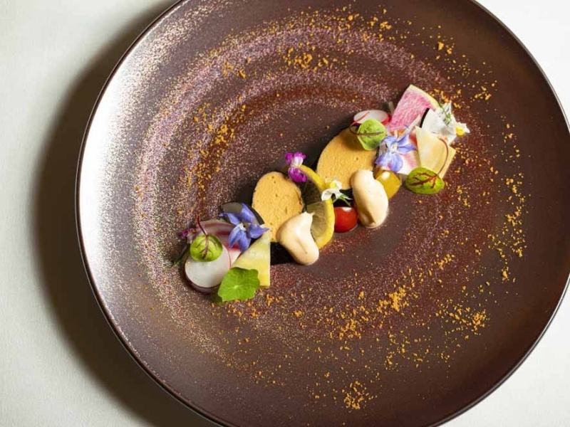 フレンチのフルコース
シェフとのお打ち合わせの中でご希望にそったお料理をご提案。
お箸もつけたセッティングであらゆる年齢層のゲストに配慮いたします。
より美味しくより楽しくお料理でおもてなしを。