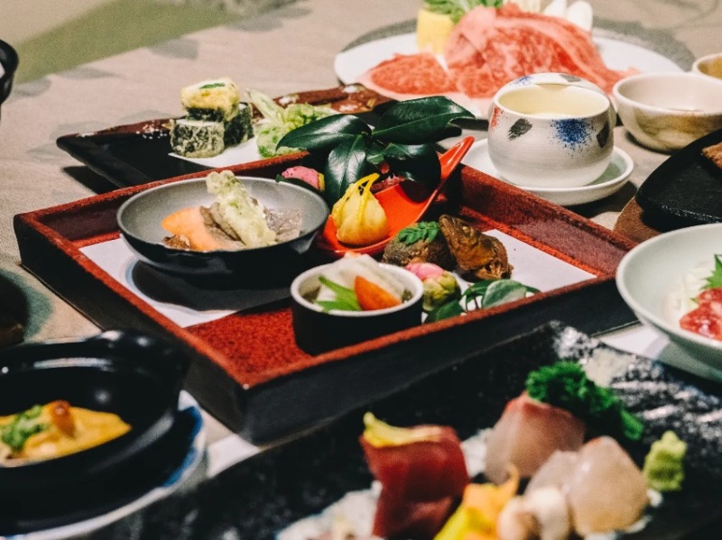 【お料理】
食材のおいしさを引き出すため、日々スタッフで工夫を重ねています。