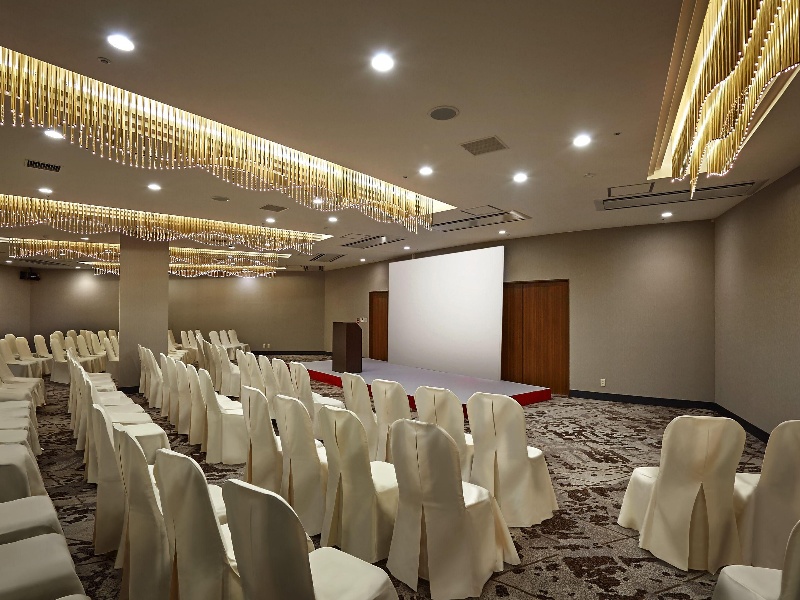 【バンケットルーム】
ビジネスシーンでの利用や、結婚式の二次会、パーティールームとして充実したひと時をご提供いたします。