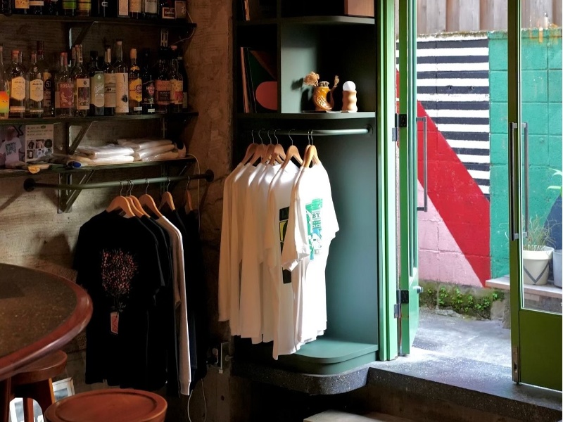 カジュアルな雰囲気で新郎新婦もゲストもリラックス