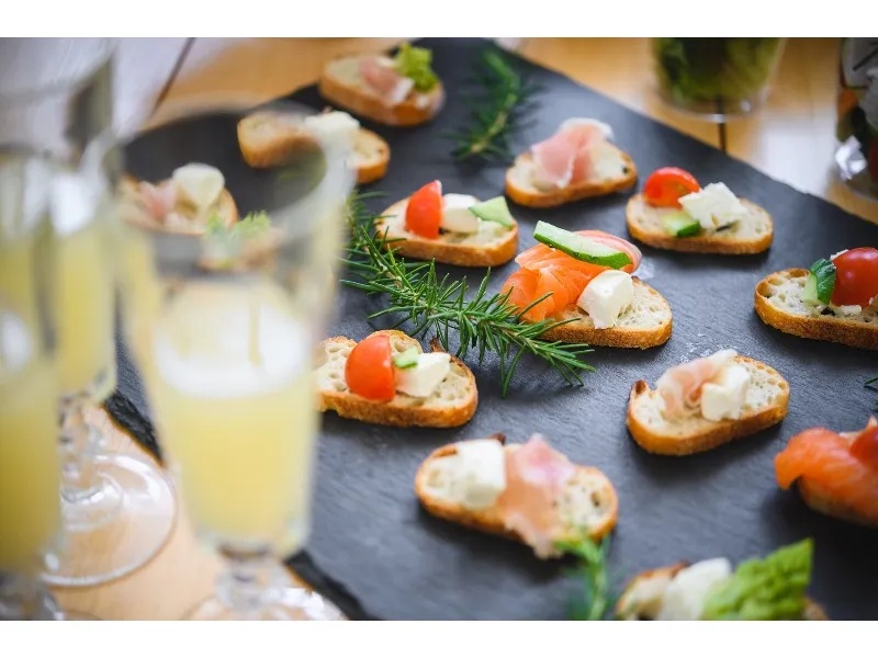 お料理の味はもちろん、見てお楽しみいただけるような盛りつけを