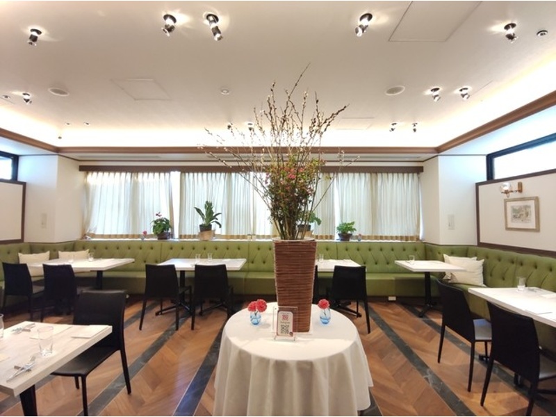 テラス／大人数対応（100名以上）
個室：20〜35名
貸切（フロア）：20〜100名
貸切（店舗）：20〜150名