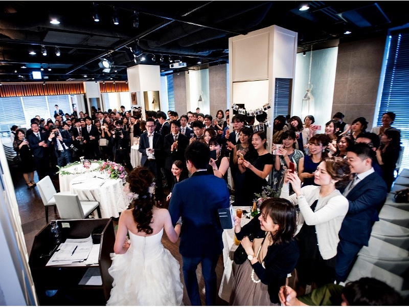 80名までは着席可能、80名以上は半立食でのご利用となります