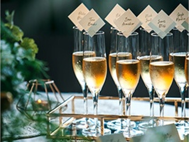 様々なイベントやパーティに！
企業パーティ、レセプションイベント、歓送迎会、バースデーパーティなど、様々な催しに対応。最大80名（立食時）収容可能。着席や立食、コース料理やブッフェなどご用途や人数に合わせて最適なプランをご案内いたします。