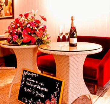 プロジェクタやビンゴなどの設備は無料でご利用いただけ、店内のレイアウト変更も可能です！