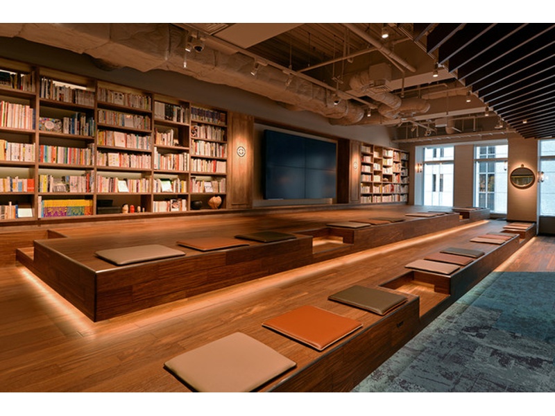 落ち着いたラウンジスペース。歓談メインのゆったりした二次会にもおすすめです。