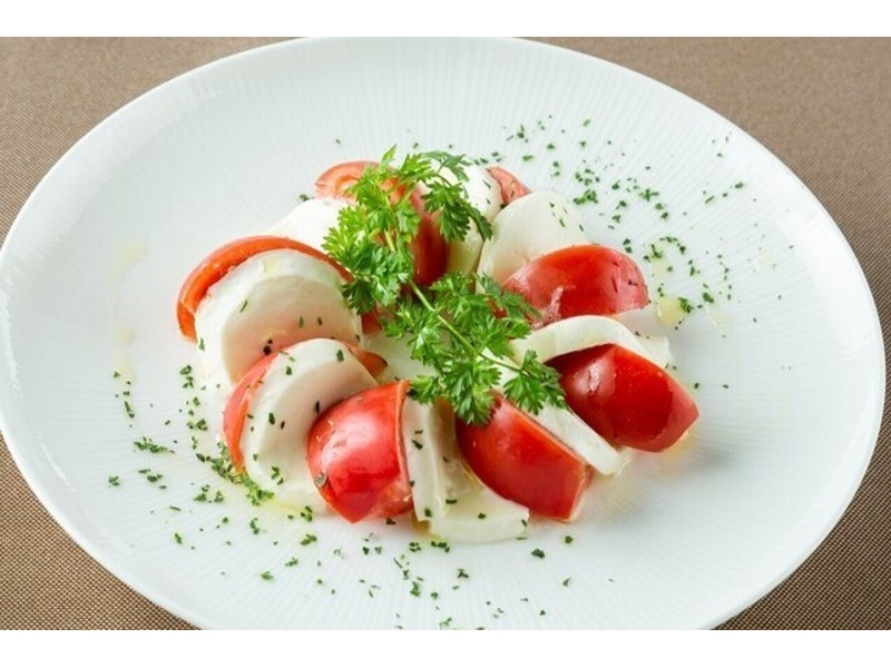 「生ハムといぶりがっこ、鶏ハムやサラダも充実　バランス和洋ビュッフェプラン　飲み放題付」