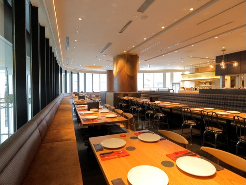 最大130名対応の貸切OK！広々とした座席間隔でゲストも安心。
貸し切りでプライベート感のある結婚式二次会が可能です。