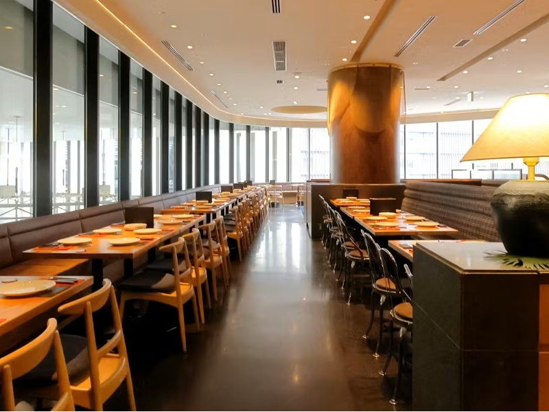 最大130名対応の貸切OK！広々とした座席間隔でゲストも安心。
貸し切りでプライベート感のある結婚式二次会が可能です。