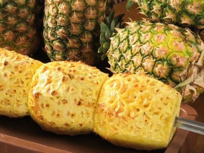 ポンデケージョやデザートビュッフェも充実。本格ブラジル料理で特別な時間に変える。