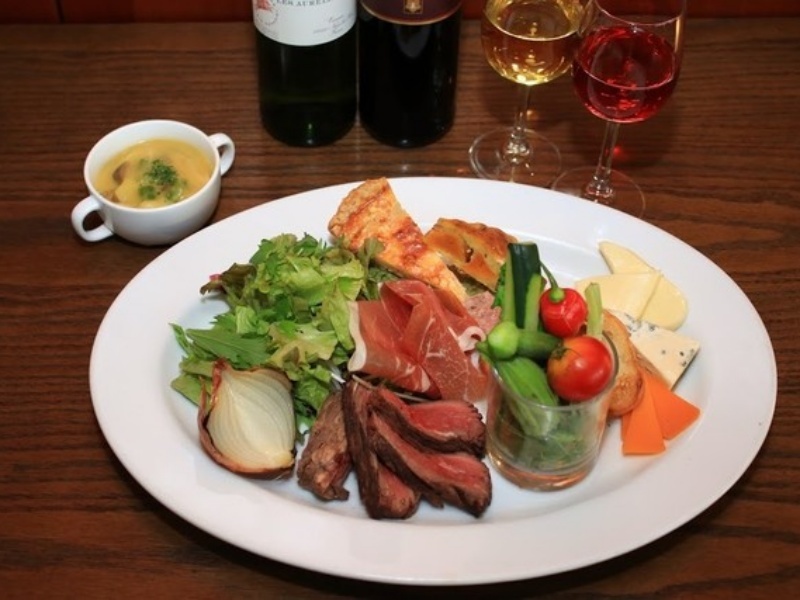 様々なシーンに合わせた自慢のお料理をご提供させていただきます。