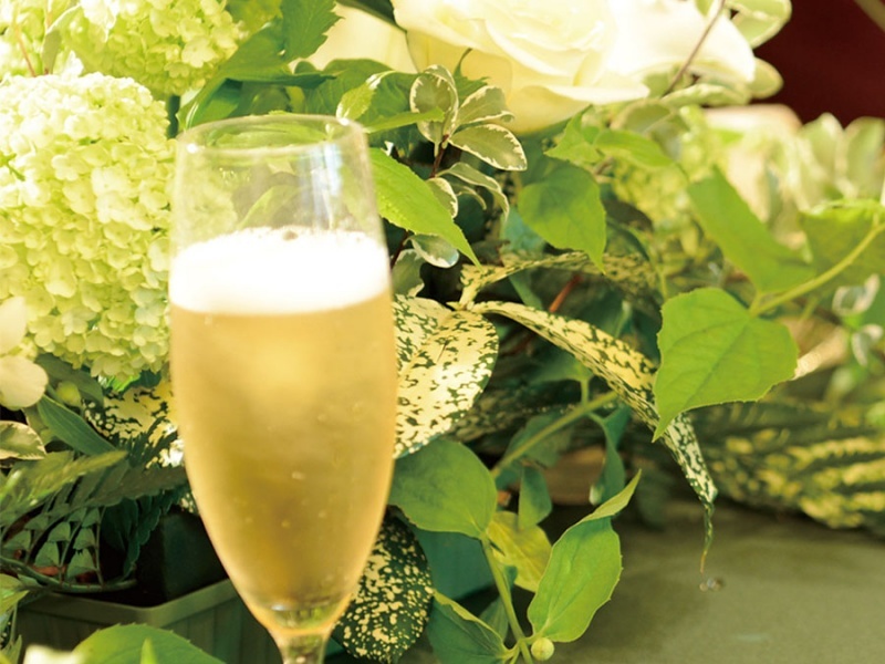 「装花手配」
贈呈用花束のお手配も承ります。
(2日前までに要予約)