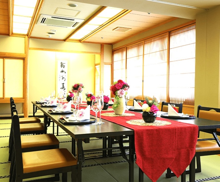 9F 宴会場 『栂』
落ち着いた雰囲気の少人数向け多目的会場です。（最大20名）