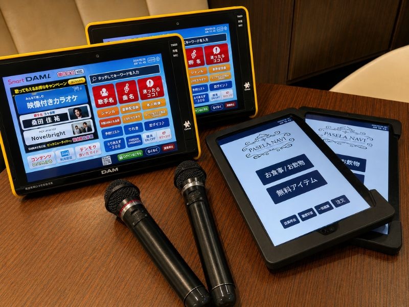 もちろんカラオケ利用にも対応。
会場内モニターへPC・スマートフォンの接続が可能なため、動画上映、各種鑑賞会、セミナー、会議、プレゼンテーションなど、用途に応じて幅広くご利用いただけます。