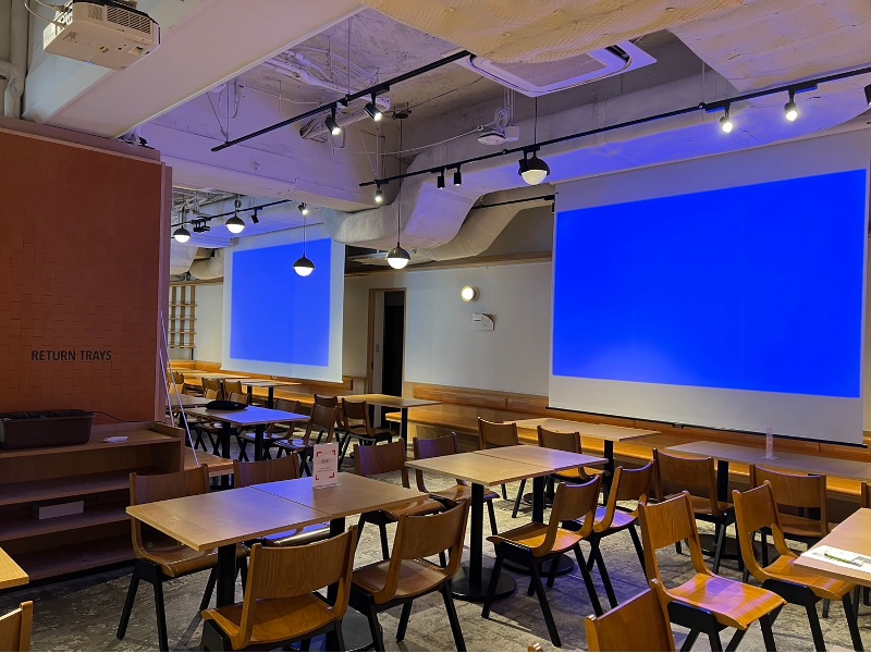 会場内_スクリーン