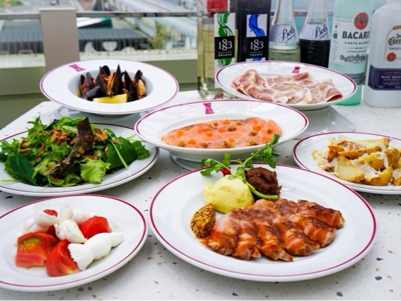 テラスコース
リーズナブルに本格フレンチ洋食が楽しめる、ランチにもディナーにも最適なコース。