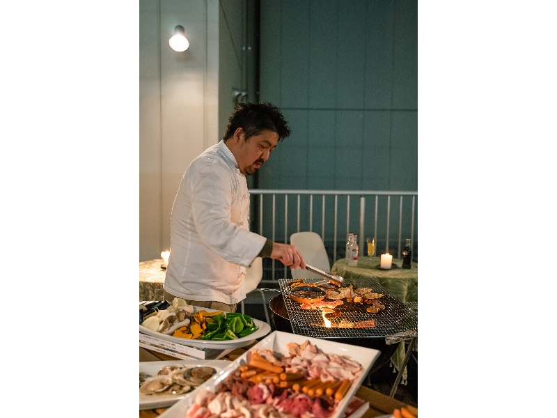 屋外デッキでのBBQスタイル