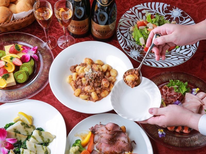 旬鮮食材をふんだんに使った シェフ一押しのお食事をご用意！！ 余興のお手伝いなど専属パーティーコーディネーターがフルサポートしますので、幹事様も安心です♪
