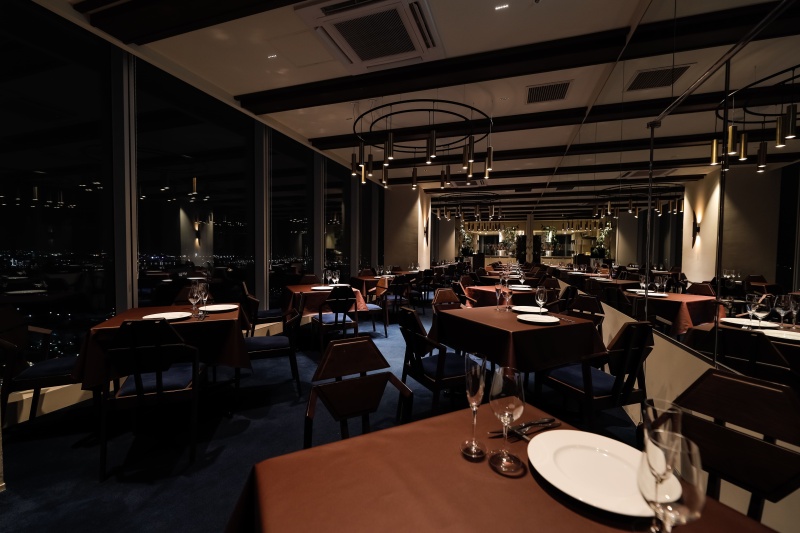 息をのむみなとみらいの夜景が美しいBAR