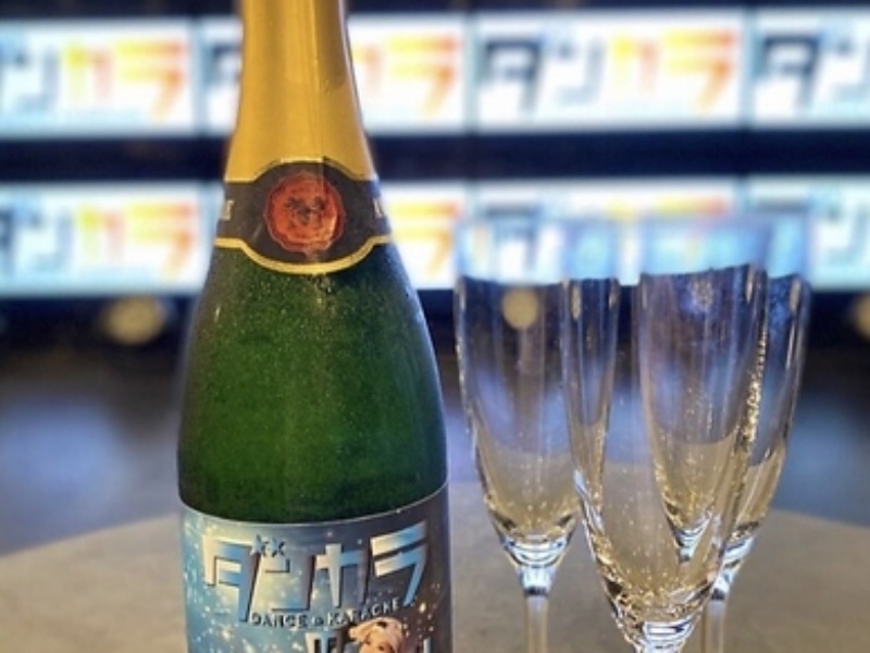 店長がプリントされたオリジナルシャンパンはフルーティーな味わい