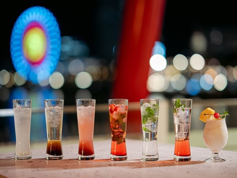 飲み放題付きコースは結婚式二次会におすすめ。神戸の絶景とフレンチシェフの本格料理で乾杯する、贅沢なプランをご用意しています。