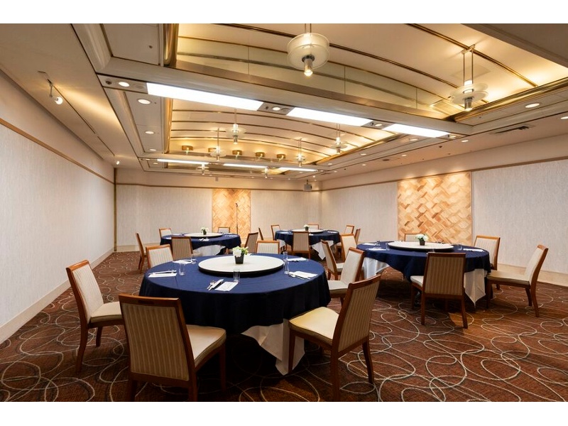 忘新年会や歓送迎会などパーティー利用はもちろん、企業様の会議などにもご利用いただける大宴会場