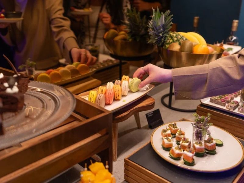 ブッフェ形式の食事もございます。