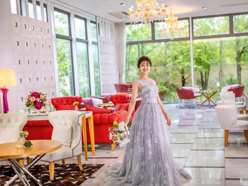 メゾン・ド・フルールは、美しく清らかに咲く花をテーマに季節の花々が咲き誇る華やかな邸宅です。