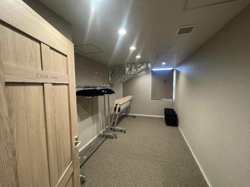 【クローク】- TIME SHARING 新橋駅前4F（銀座口）