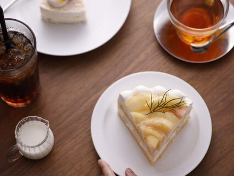 元ジョエル・ロブションのシェフパティシエが手掛けるスペシャルパフェが名物。季節のフルーツをふんだんに使った芸術的な一皿