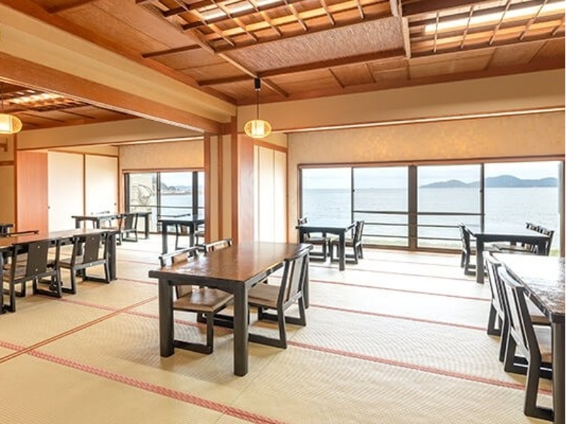 オーシャンビューのテーブル席