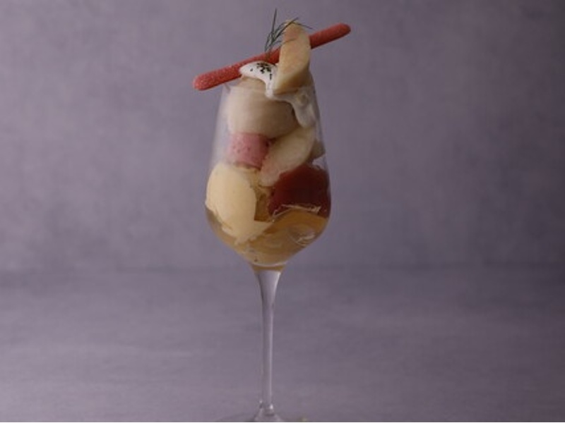 SNS映え間違いなしの豪華パフェが人気。元ロブションパティシエの技術が光る、フォトジェニックなデザート