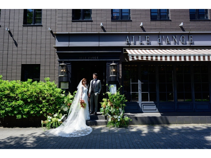名駅徒歩７分　自然光と緑あふれる貸切空間
おふたりらしいアットホームウェディングを