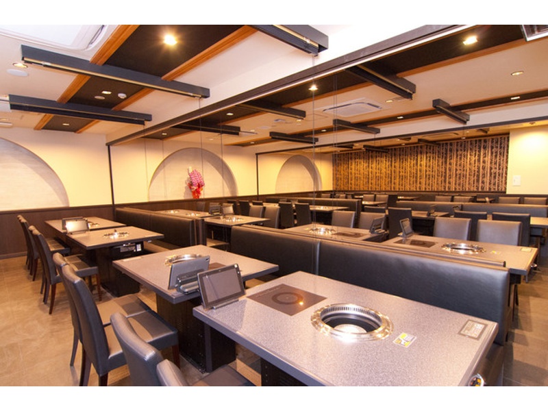 全席禁煙の落ち着いた空間で、バリアフリー対応や車椅子での入店も可能です