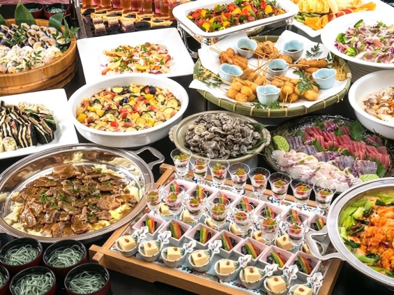 【ビュッフェ(例)】
和食・洋食・中華から選べるコースや、飲み放題付きのパーティープランなど、用途に応じて柔軟に対応可能です。