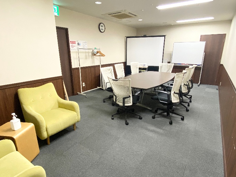 【Room5D】少人数の懇親会やパーティー利用の他、控室年も便利