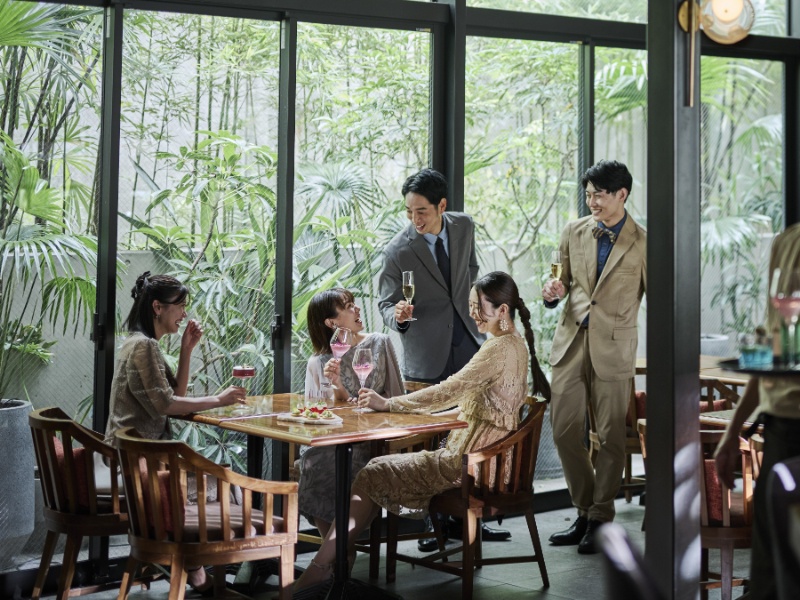 レストランスペースでゲストはドリンクを愉しむ事も可能