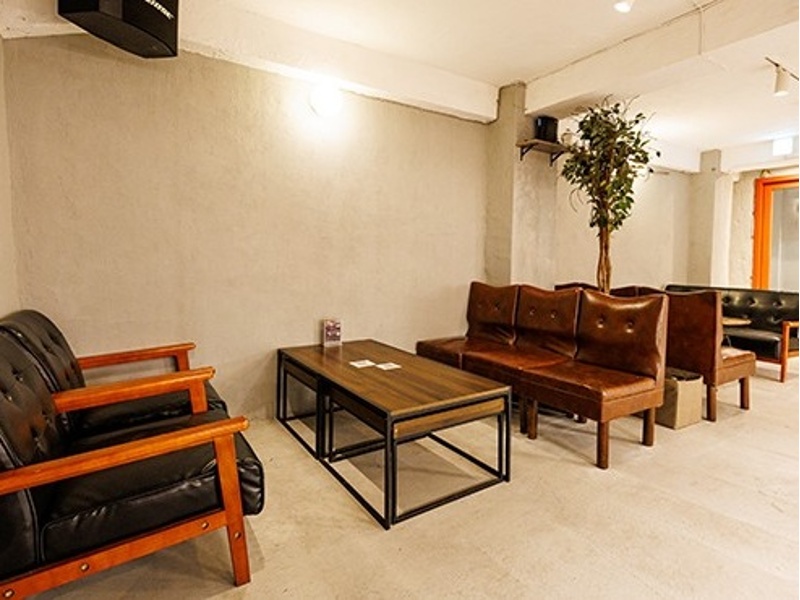 落ち着いたおしゃれな店内は10名から貸切り可能です︕