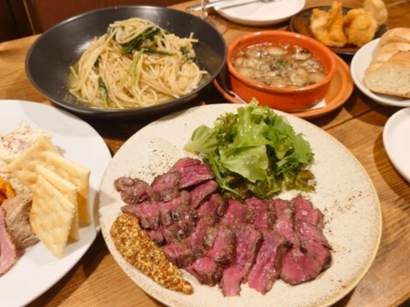 【2h飲み放題付】エビとマッシュルームのアヒージョや牛ハラミのステーキが堪能できるバルコタツヤのスペシャルプラン